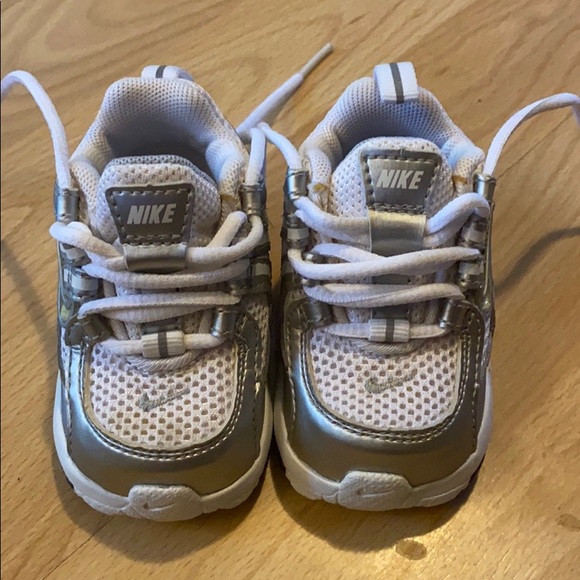 4T Nike toddlers shoes - Picture 2 of 4